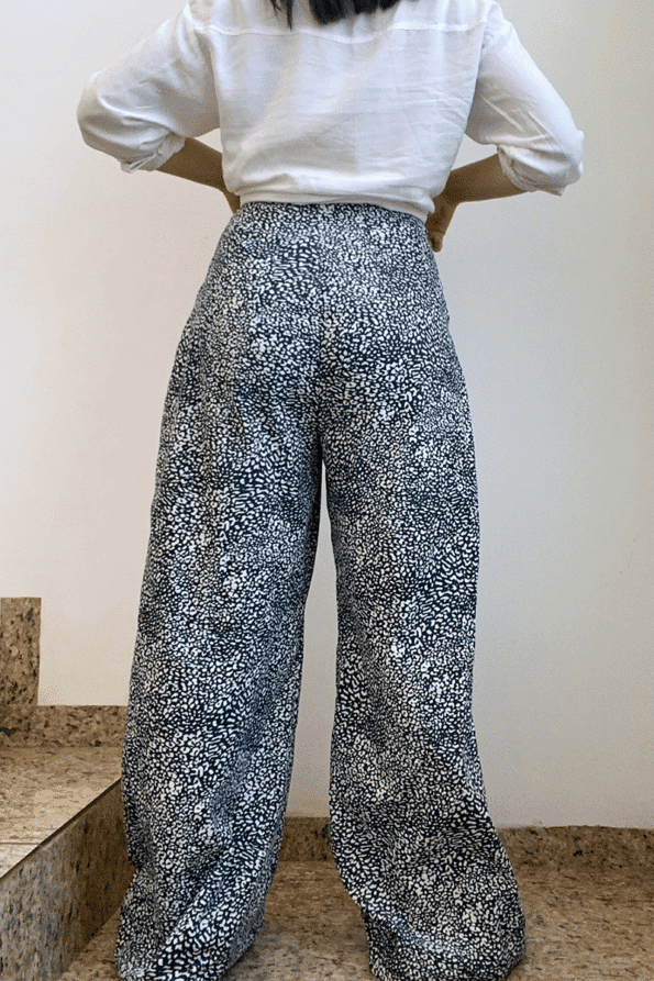 calça pantalona com revel